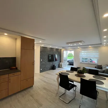 Zentral Und Modern -